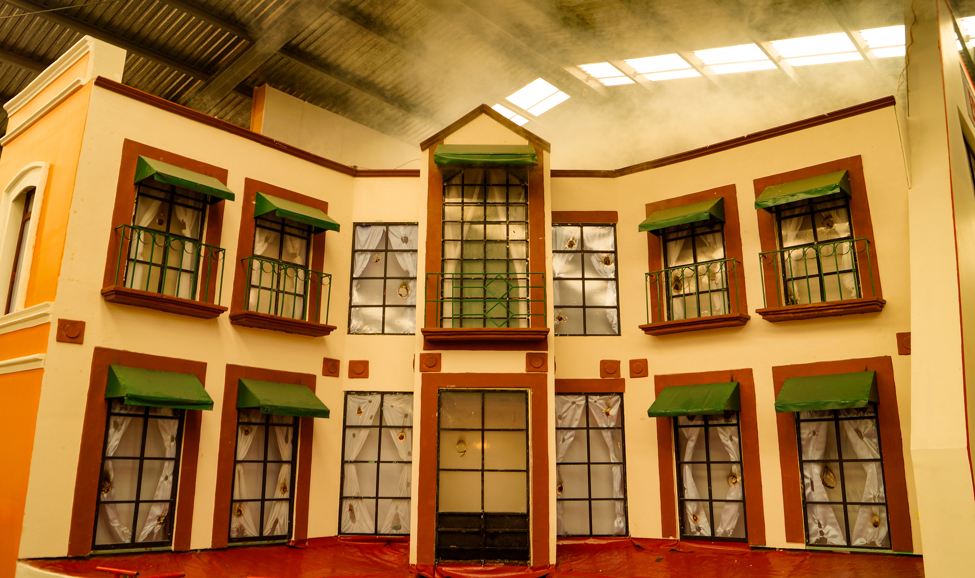 CASA EN LLAMAS