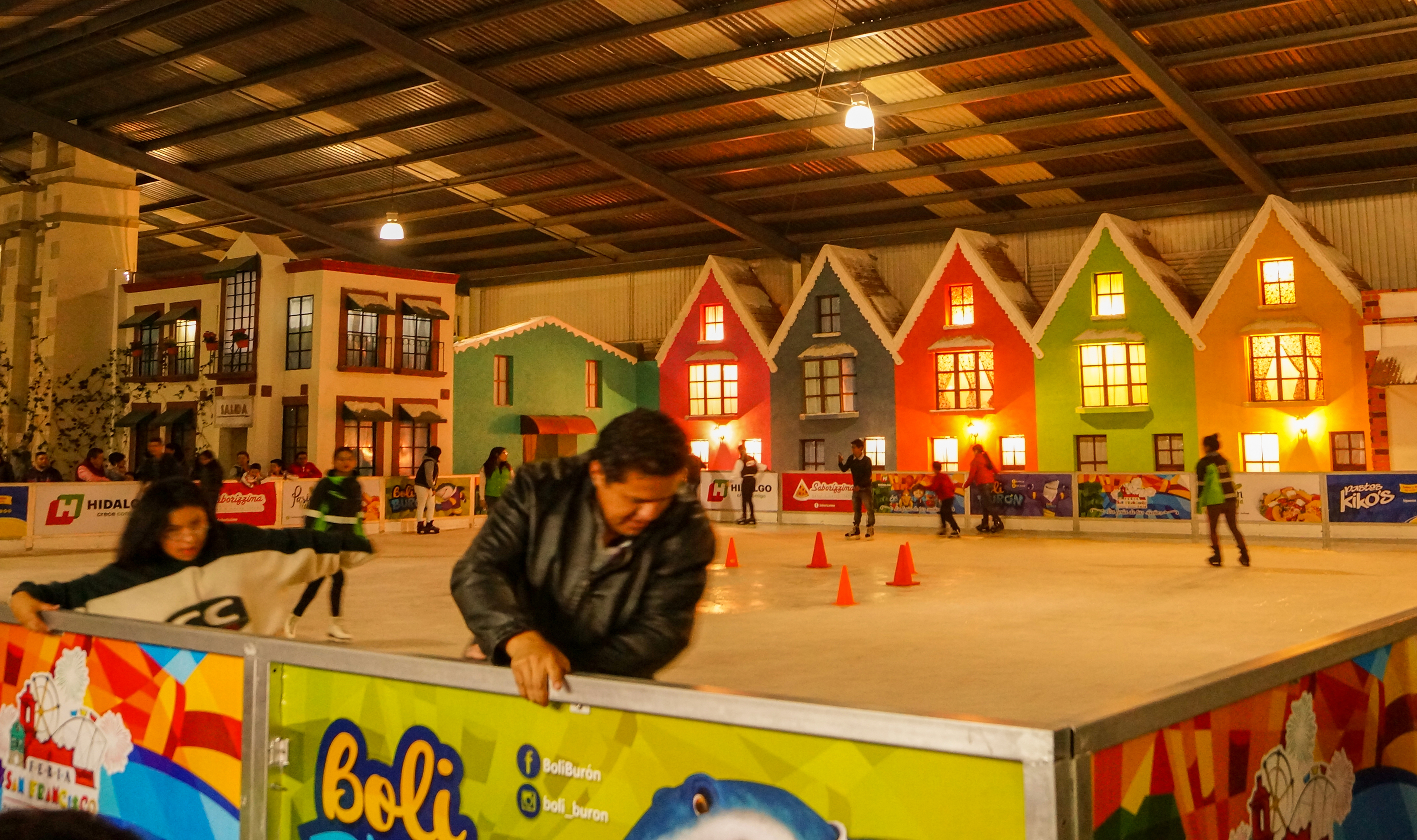 PISTA DE HIELO CON ESCENOGRAFIA